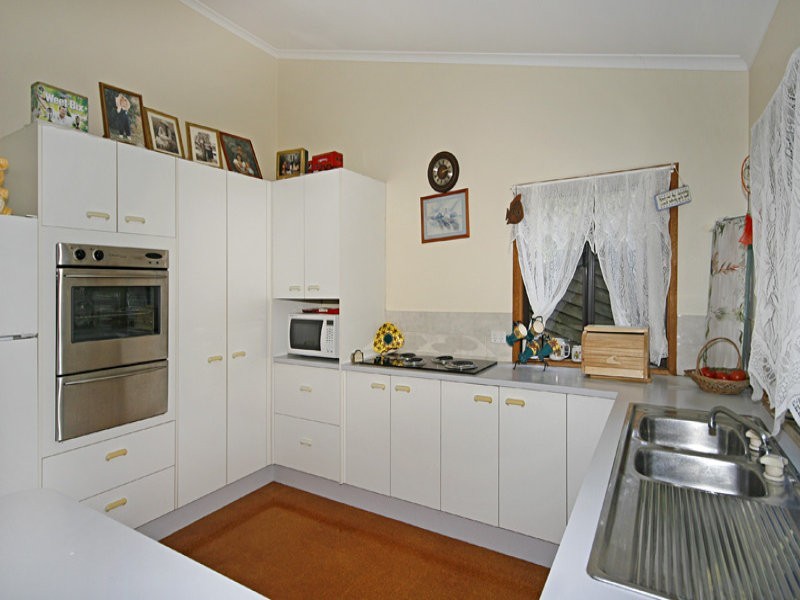 9 Easter Parade, North Avoca NSW 2260