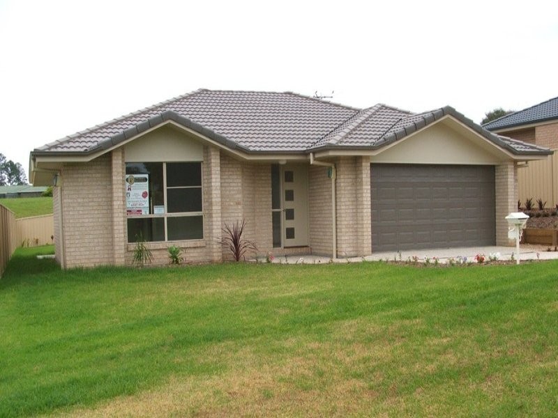 8 Preston Drive, Macksville NSW 2447