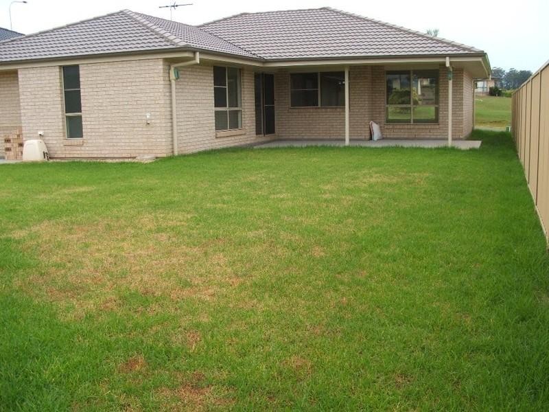 8 Preston Drive, Macksville NSW 2447