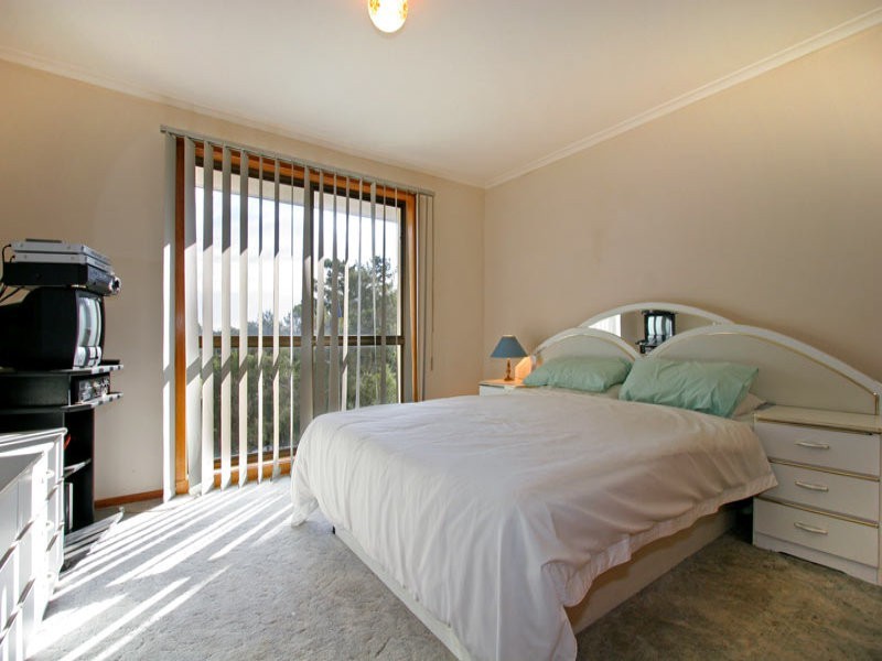 24 Crestview Court, Rye VIC 3941