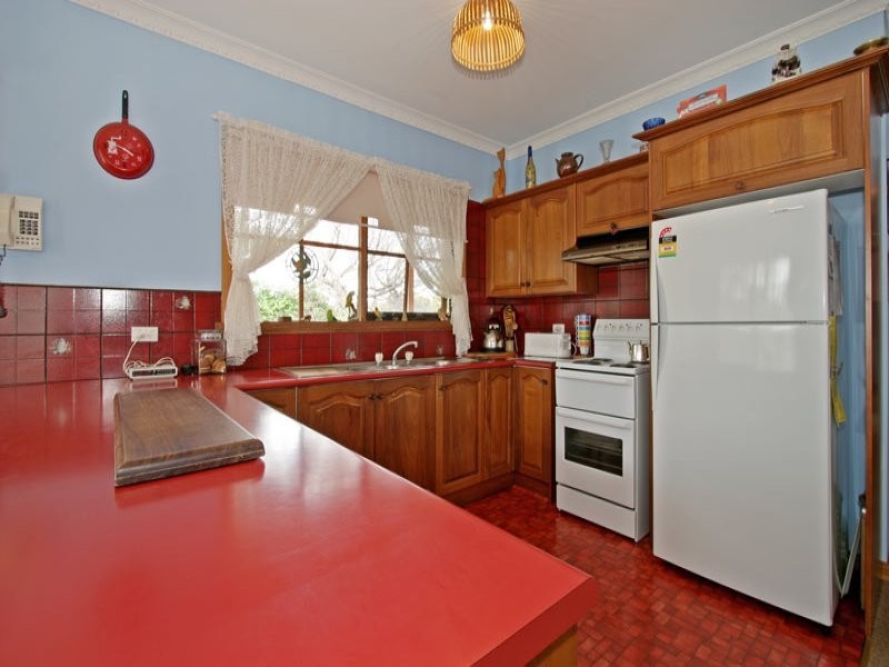 1 Hilltop Avenue, Blairgowrie VIC 3942