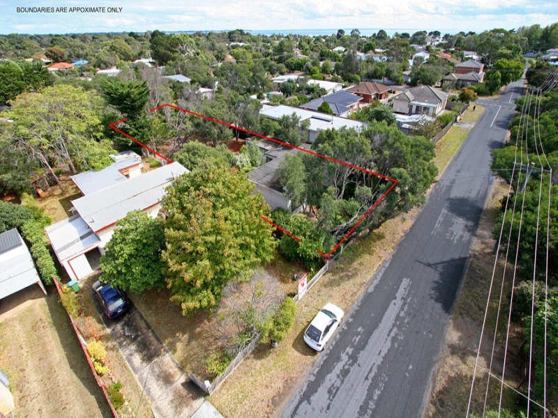 30 Staughton Avenue, Rosebud West VIC 3940