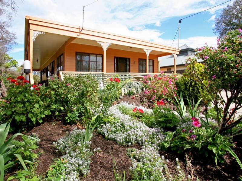 1 Hilltop Avenue, Blairgowrie VIC 3942