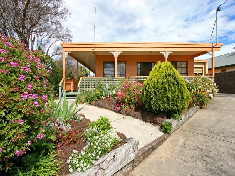 1 Hilltop Avenue, Blairgowrie VIC 3942