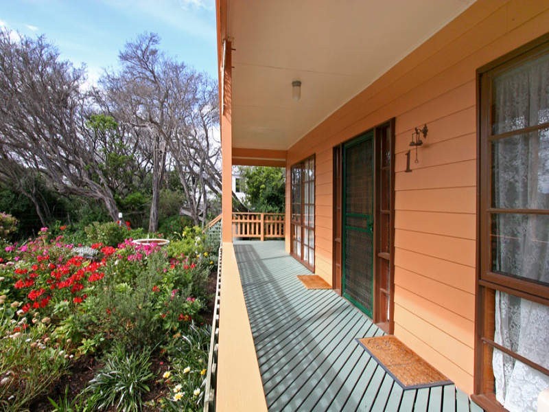 1 Hilltop Avenue, Blairgowrie VIC 3942