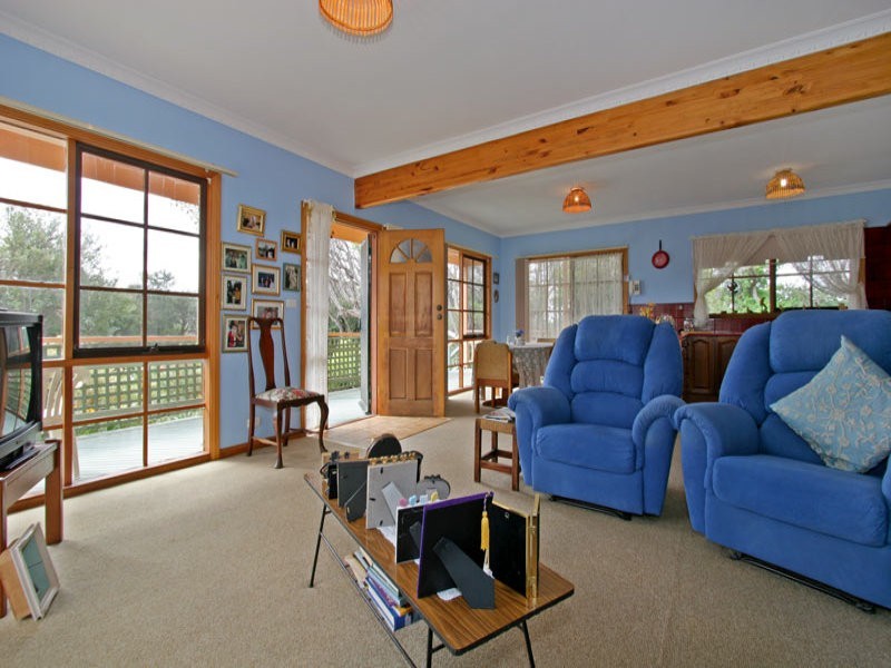 1 Hilltop Avenue, Blairgowrie VIC 3942