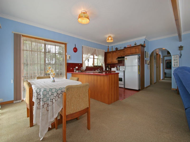 1 Hilltop Avenue, Blairgowrie VIC 3942