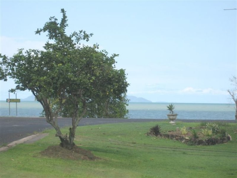 1 Tsakisiris Street, Cardwell QLD 4849