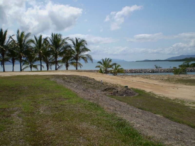 117 Keith Williams Drive, Cardwell QLD 4849