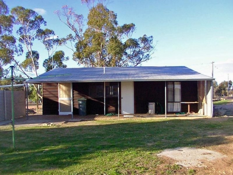 54 Lefroy Street, Brookton WA 6306