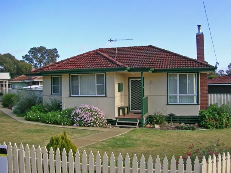 6 Floyed Street, Narrogin WA 6312