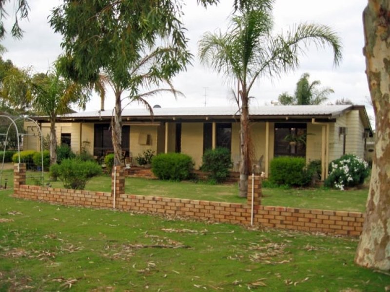 2 Rosselloty Street, Williams WA 6391