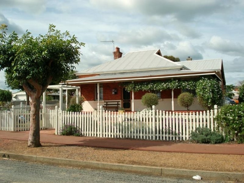 37 Garfield Street, Narrogin WA 6312