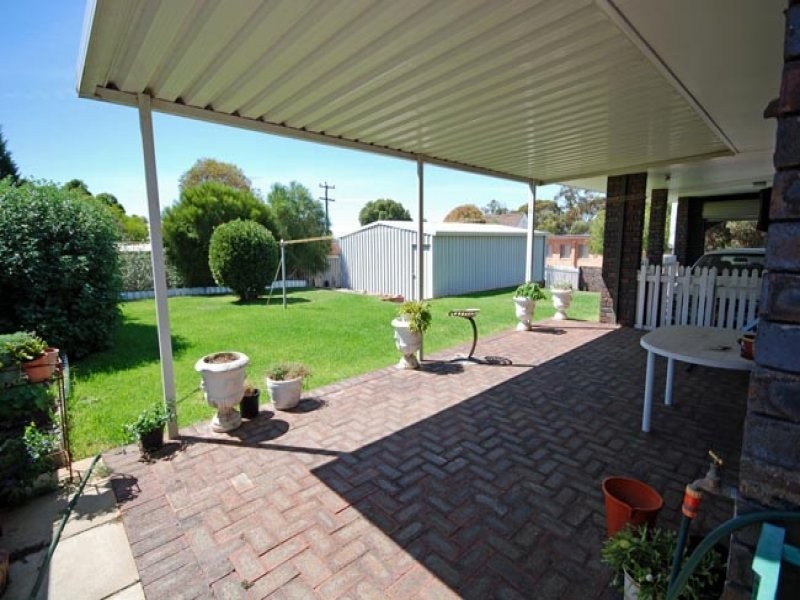 2 Hough Street, Narrogin WA 6312