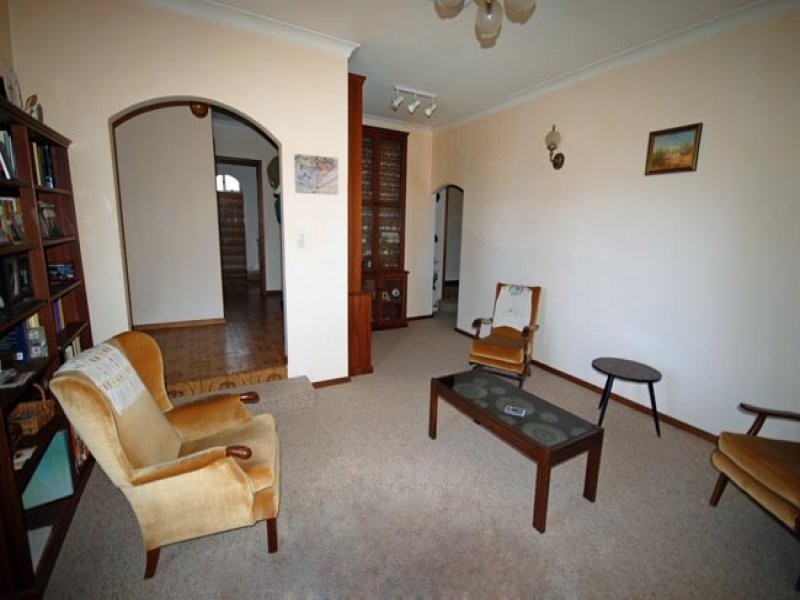 2 Hough Street, Narrogin WA 6312