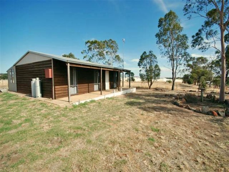 54 Lefroy Street, Brookton WA 6306