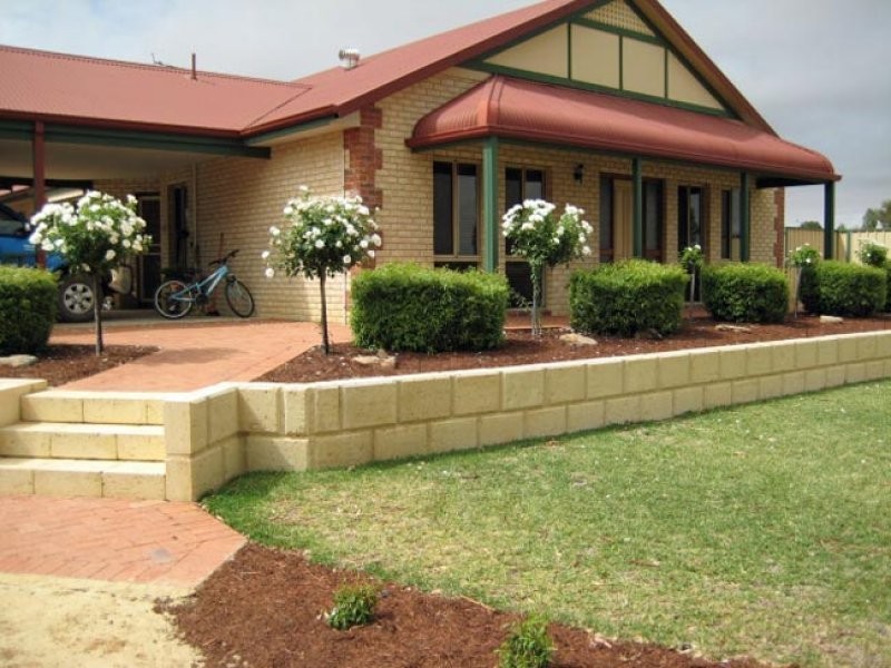 9 Moss Parade, Wickepin WA 6370