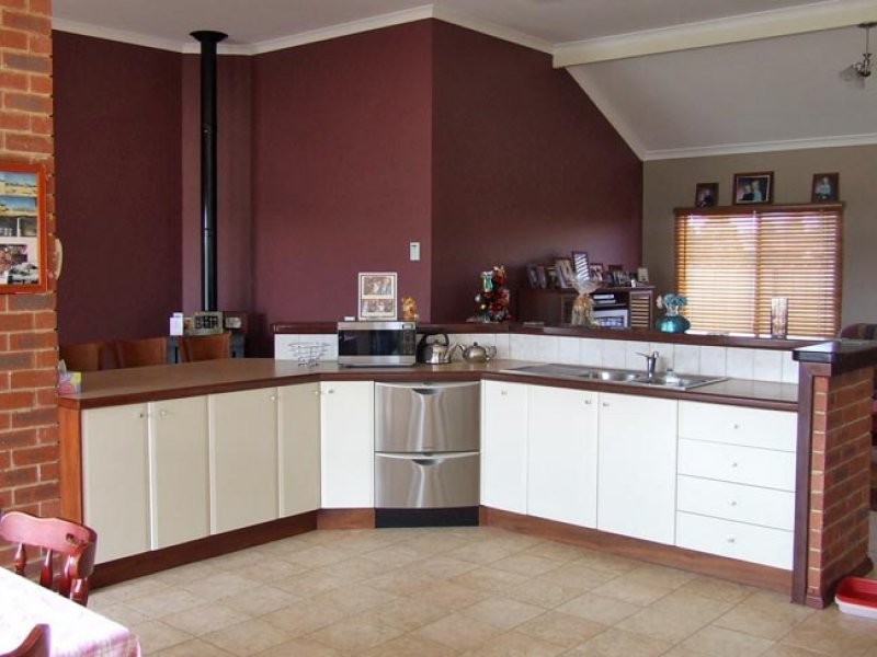 9 Moss Parade, Wickepin WA 6370