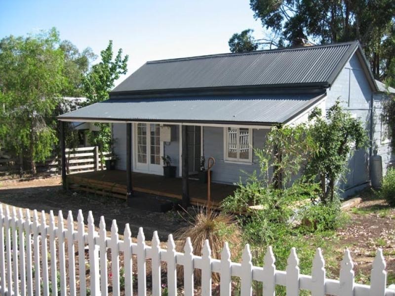 12 Watts Street, Wandering WA 6308