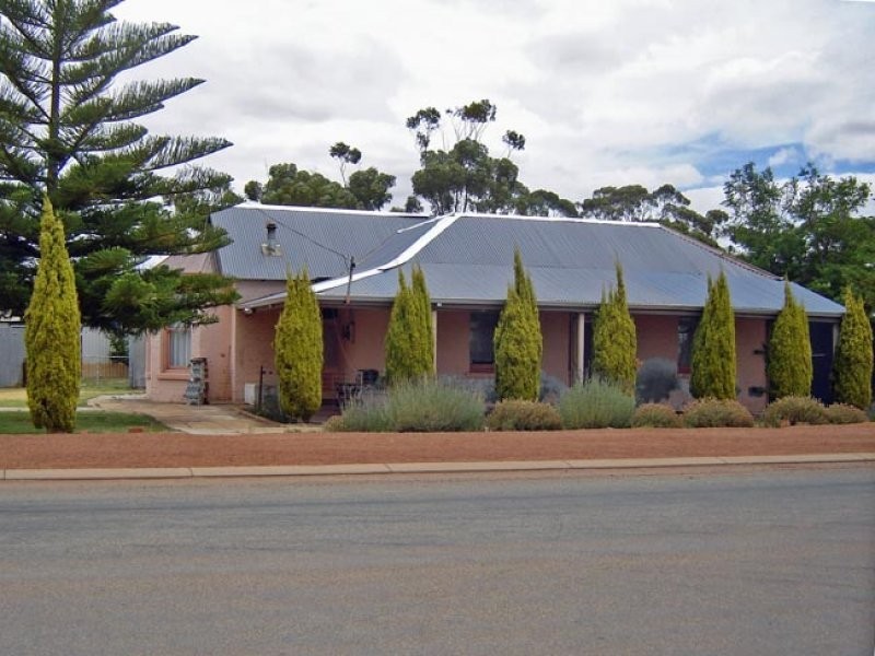 8 Federal Street, Narrogin WA 6312