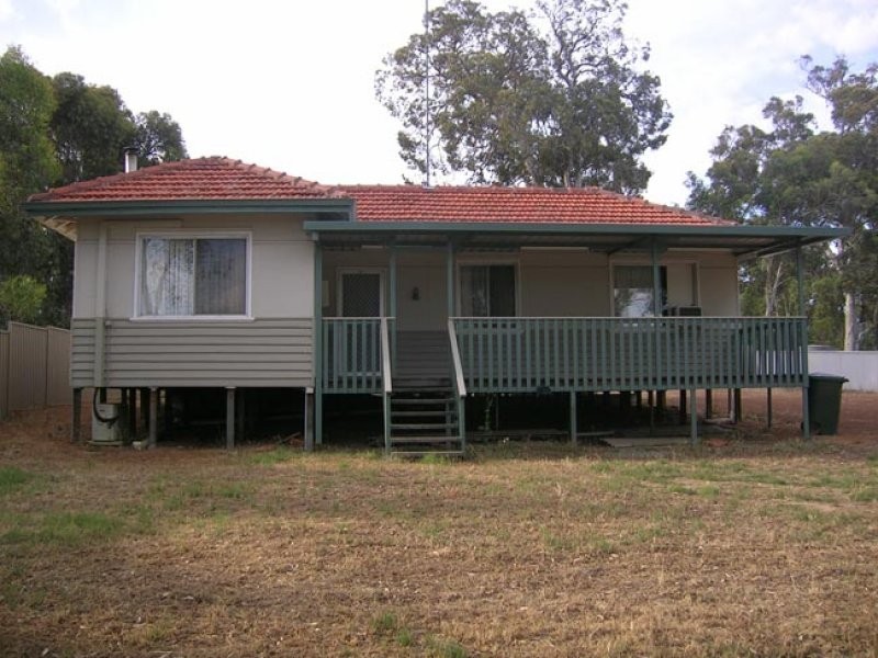 6 White Street, Wandering WA 6308