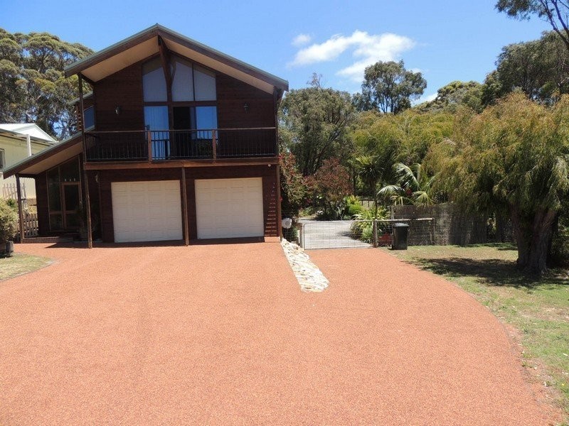 11 King George Street, Little Grove WA 6330