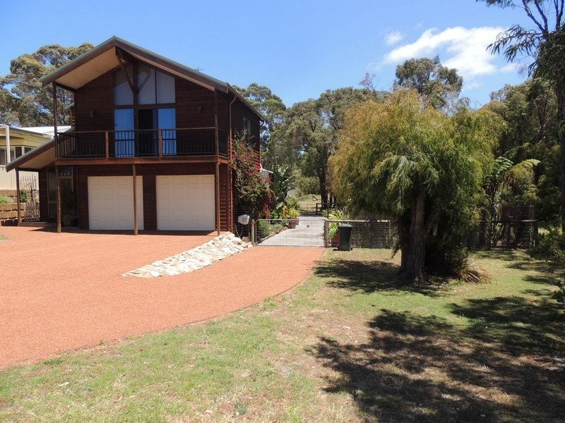 11 King George Street, Little Grove WA 6330