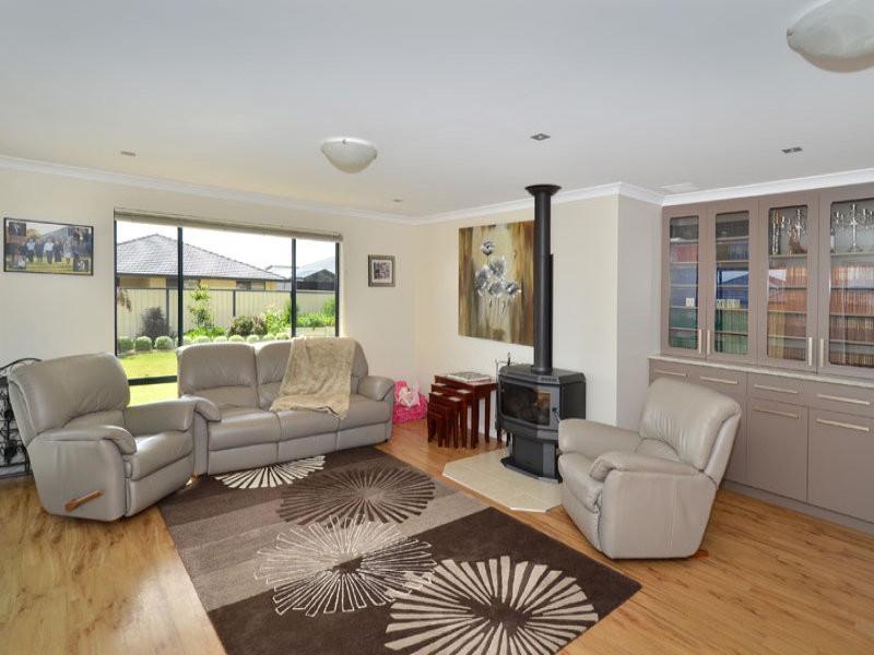 28 Ethereal Drive, Mckail WA 6330