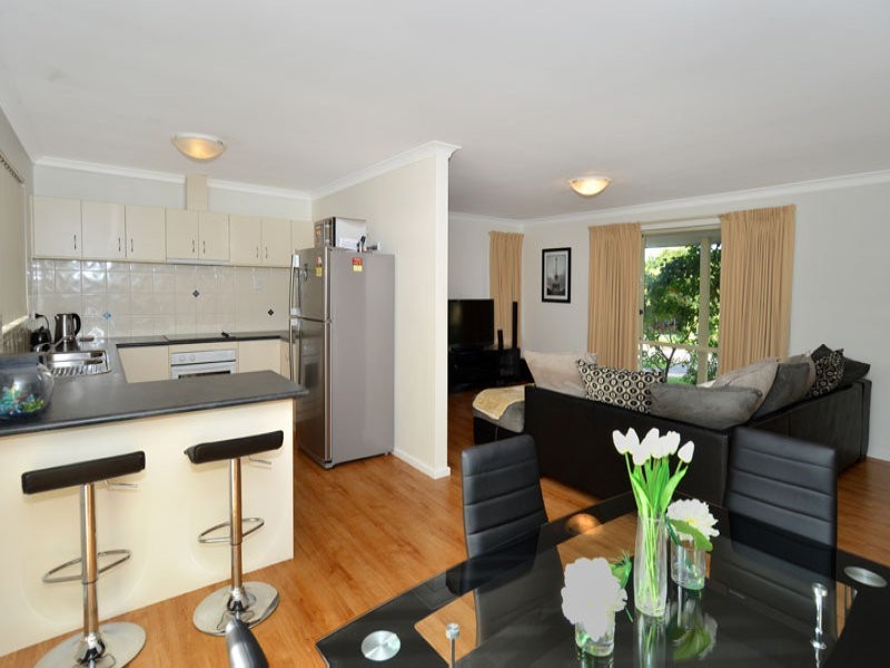 4 Minor Road, Orana WA 6330