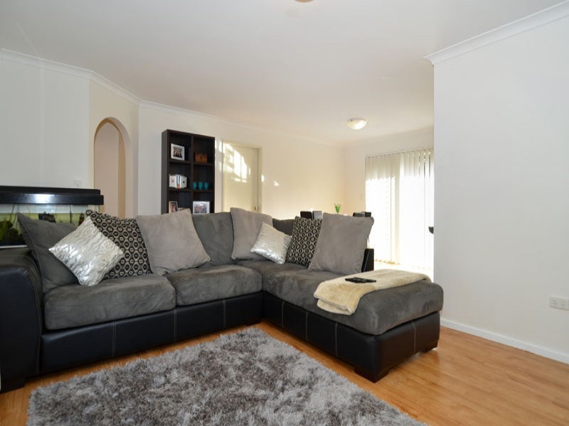 4 Minor Road, Orana WA 6330