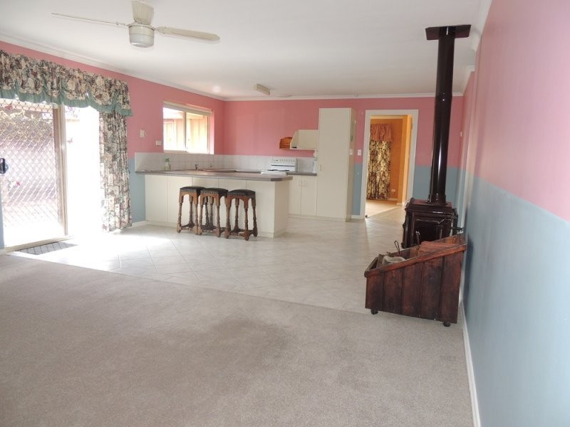 7 Vivian Crescent, Lockyer WA 6330