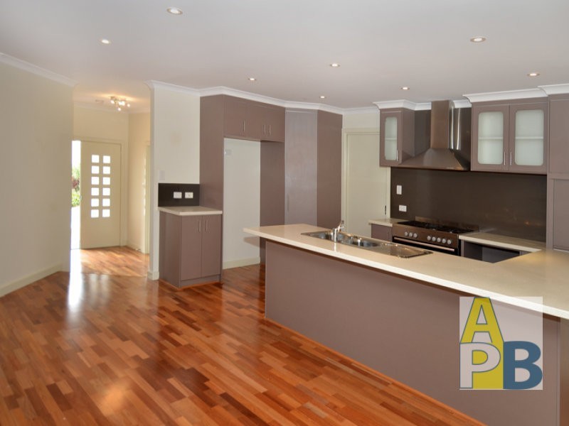 16 McWhae Drive, Spencer Park WA 6330