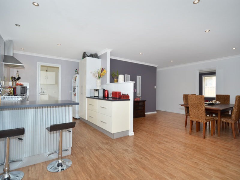 17  Moon Parade, Mckail WA 6330