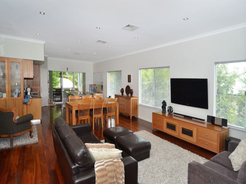 10 Champion Street, Mira Mar WA 6330