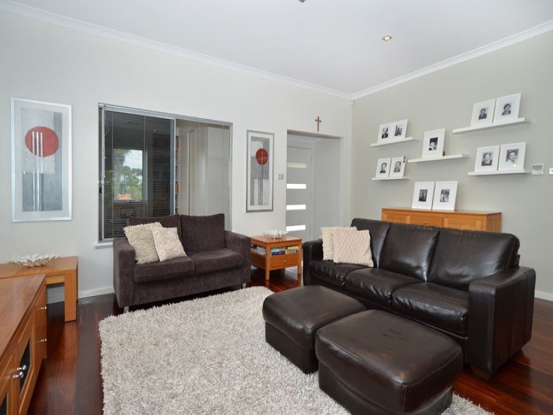 10 Champion Street, Mira Mar WA 6330