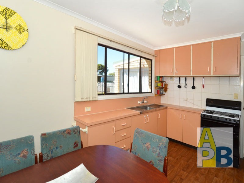 4 Broughton Street, Orana WA 6330