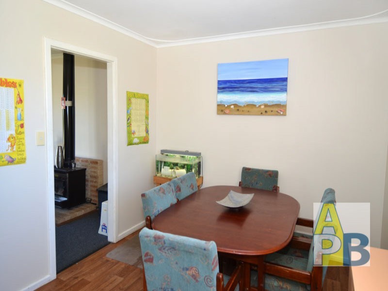 4 Broughton Street, Orana WA 6330