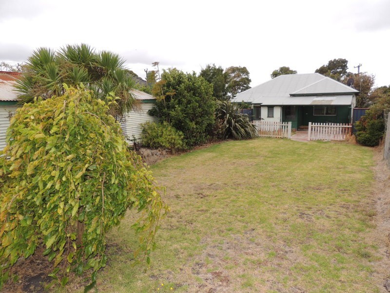 399 Albany Highway, Orana WA 6330