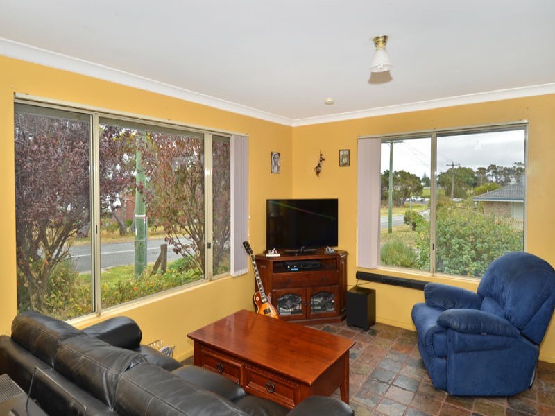 2 Gillam Place, Mount Melville WA 6330