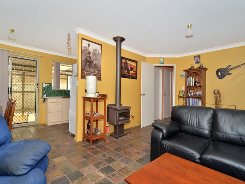 2 Gillam Place, Mount Melville WA 6330