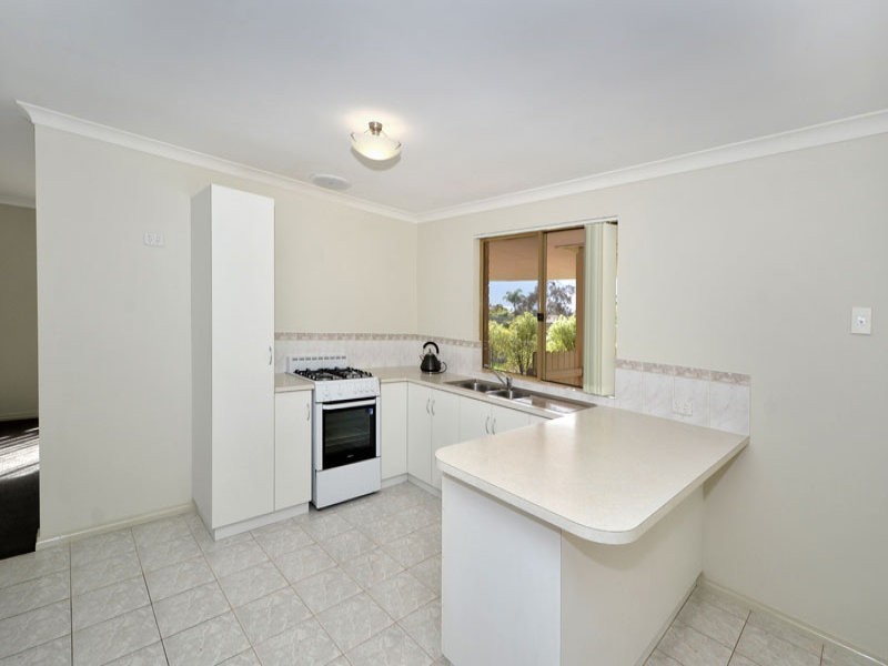 21 Cordoba Way, Orana WA 6330
