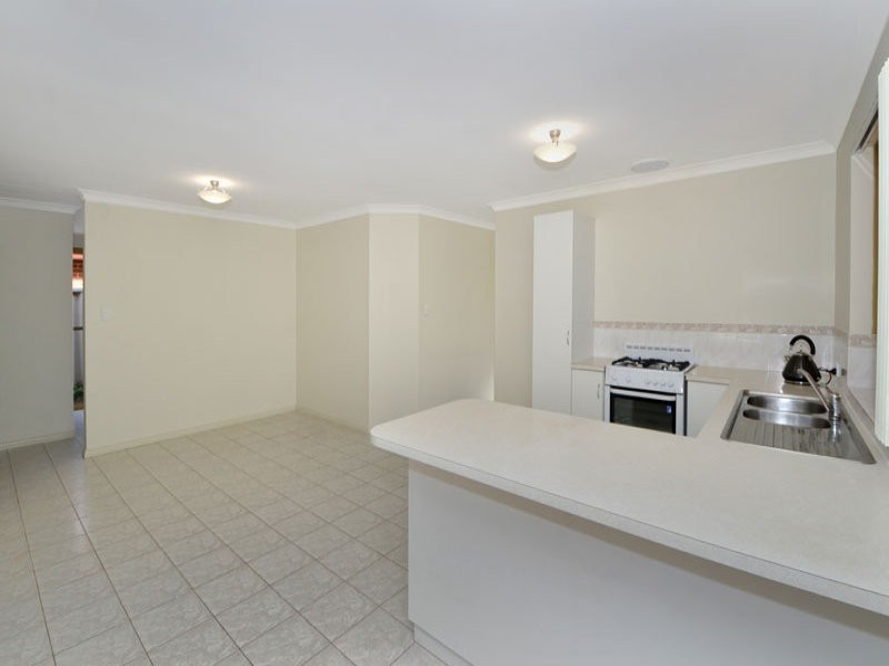 21 Cordoba Way, Orana WA 6330