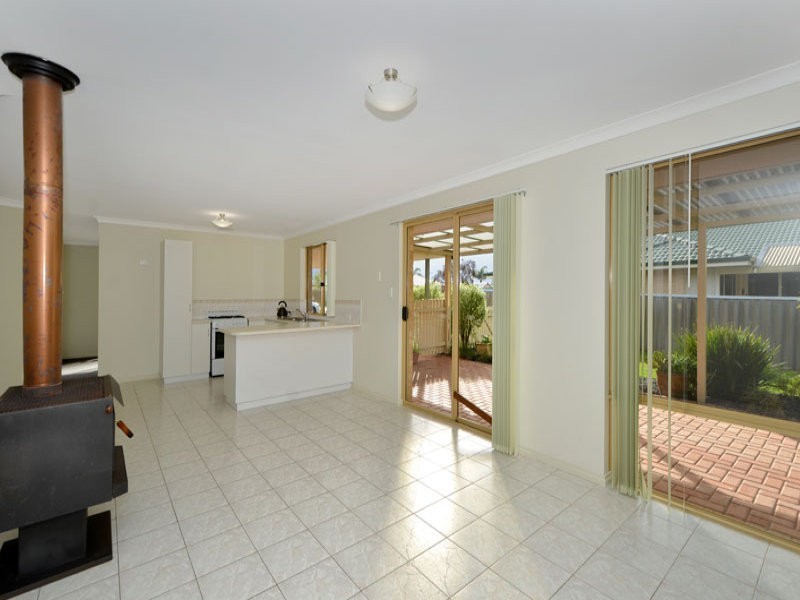 21 Cordoba Way, Orana WA 6330