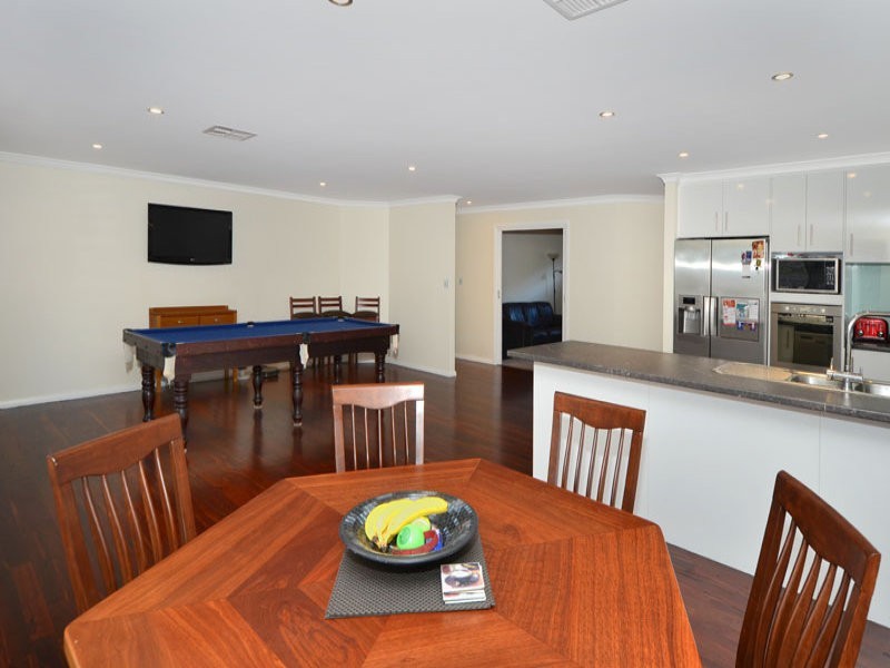 1 Finch Court, Little Grove WA 6330