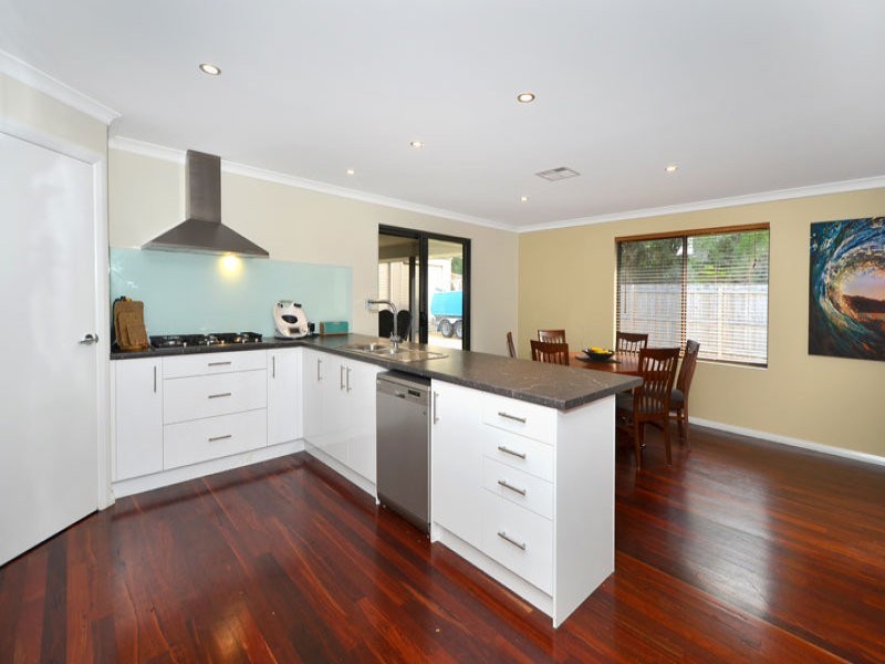 1 Finch Court, Little Grove WA 6330