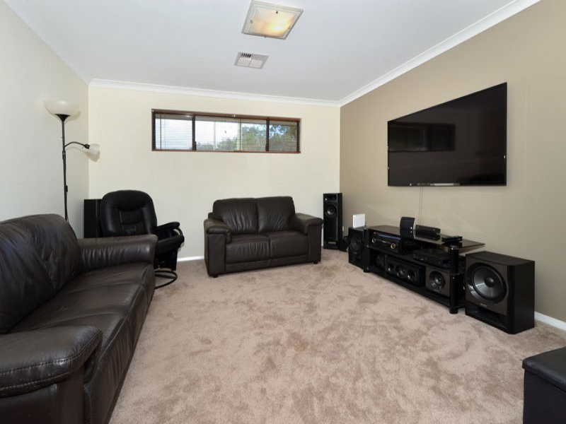 1 Finch Court, Little Grove WA 6330