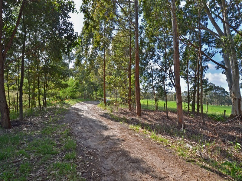 558 Robinson Road, Robinson WA 6330