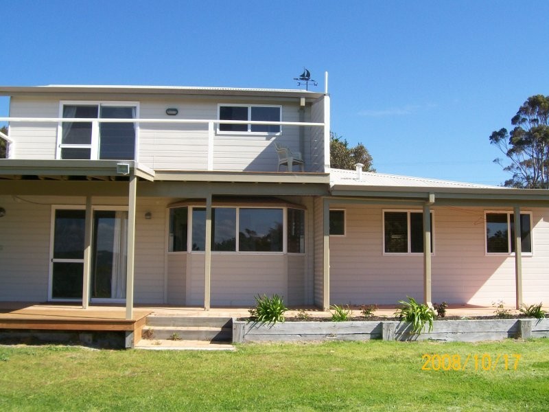 83 Bayview Drive, Little Grove WA 6330