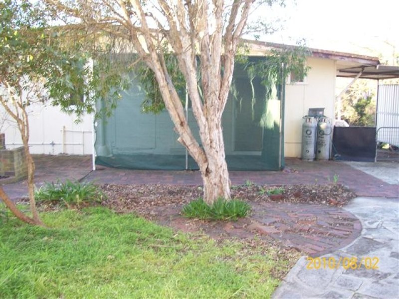 82 Bayview Drive, Little Grove WA 6330