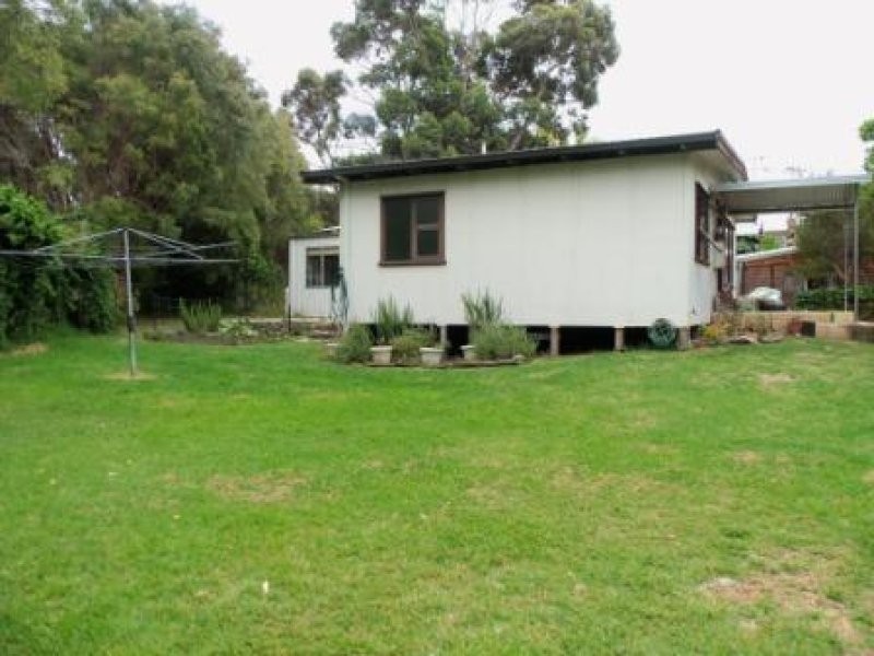 86 Bayview Drive, Little Grove WA 6330